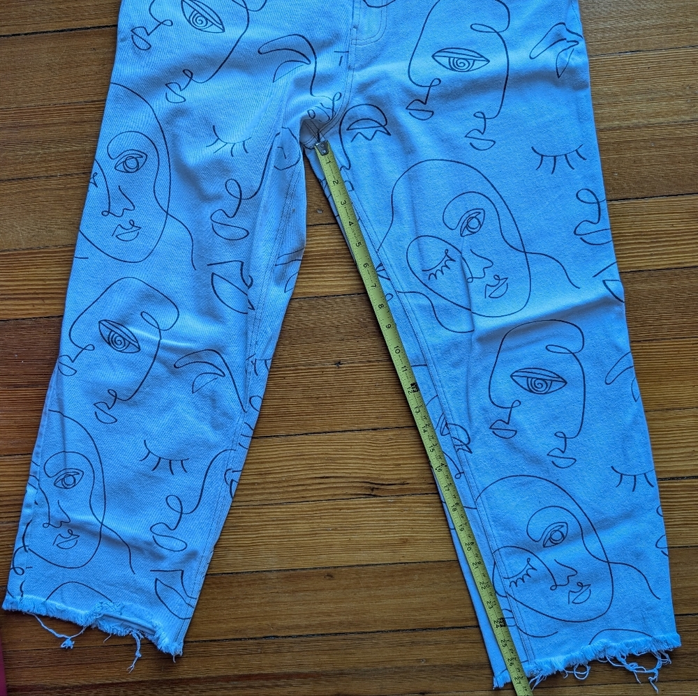 Abstract Face Print White Jeans - Picture 8 of 12
